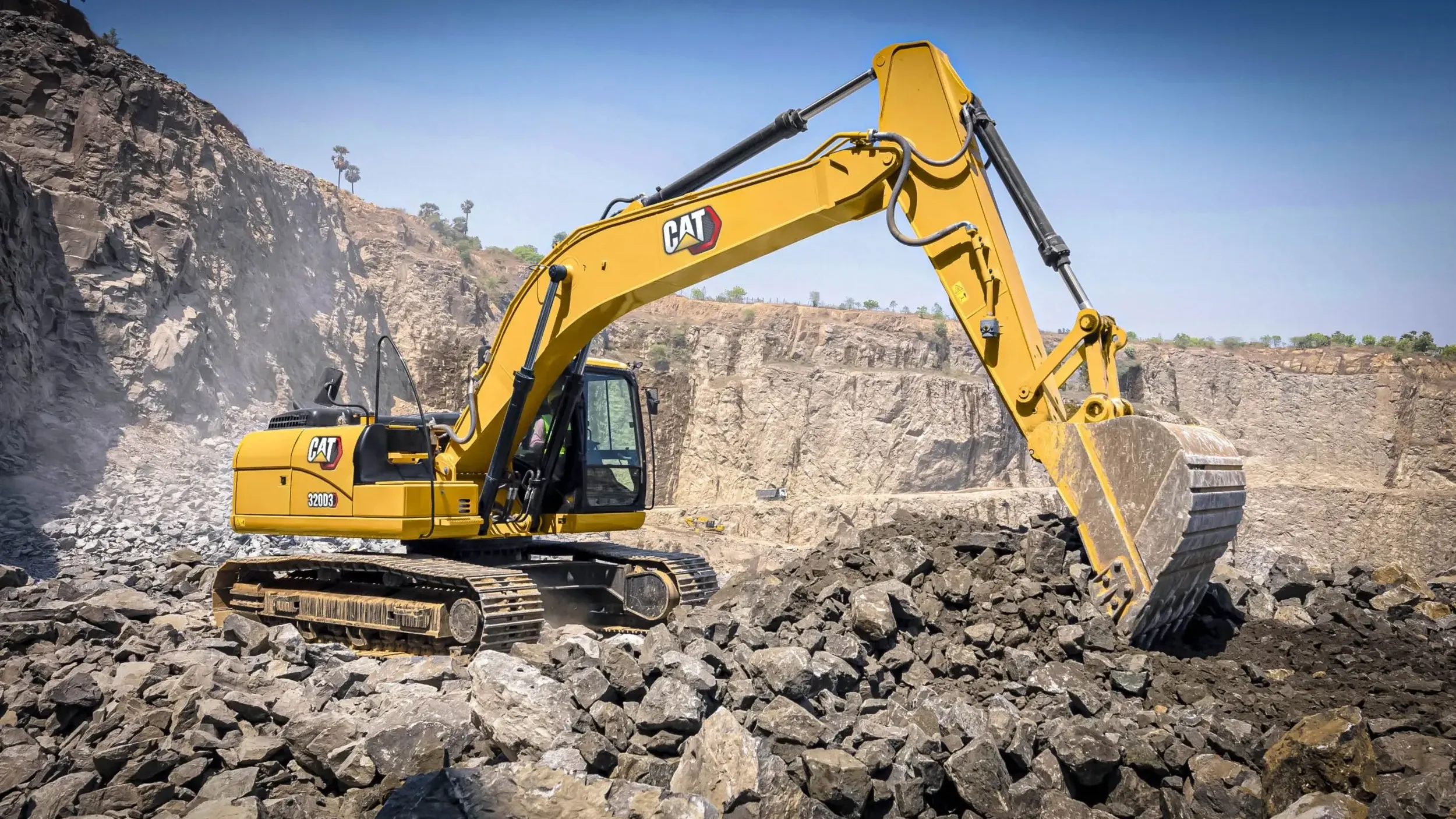 https://hypeready-admin-prod.s3.amazonaws.com/closebi-prod/320D3-Hydraulic-Excavator-GMC25